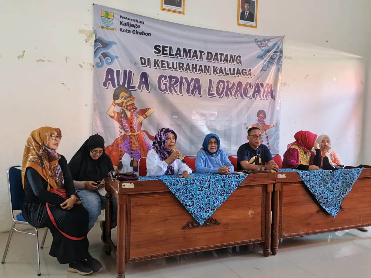 Pensiunan Ladies ASN Kota Cirebon Berbagi Sembako untuk Lansia