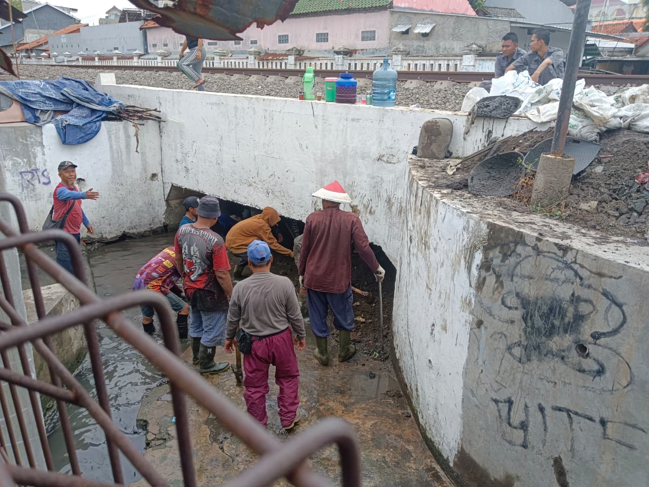 Normalisasi Anak Sungai Cipadu di Wilayah Kelurahan Pulasaren