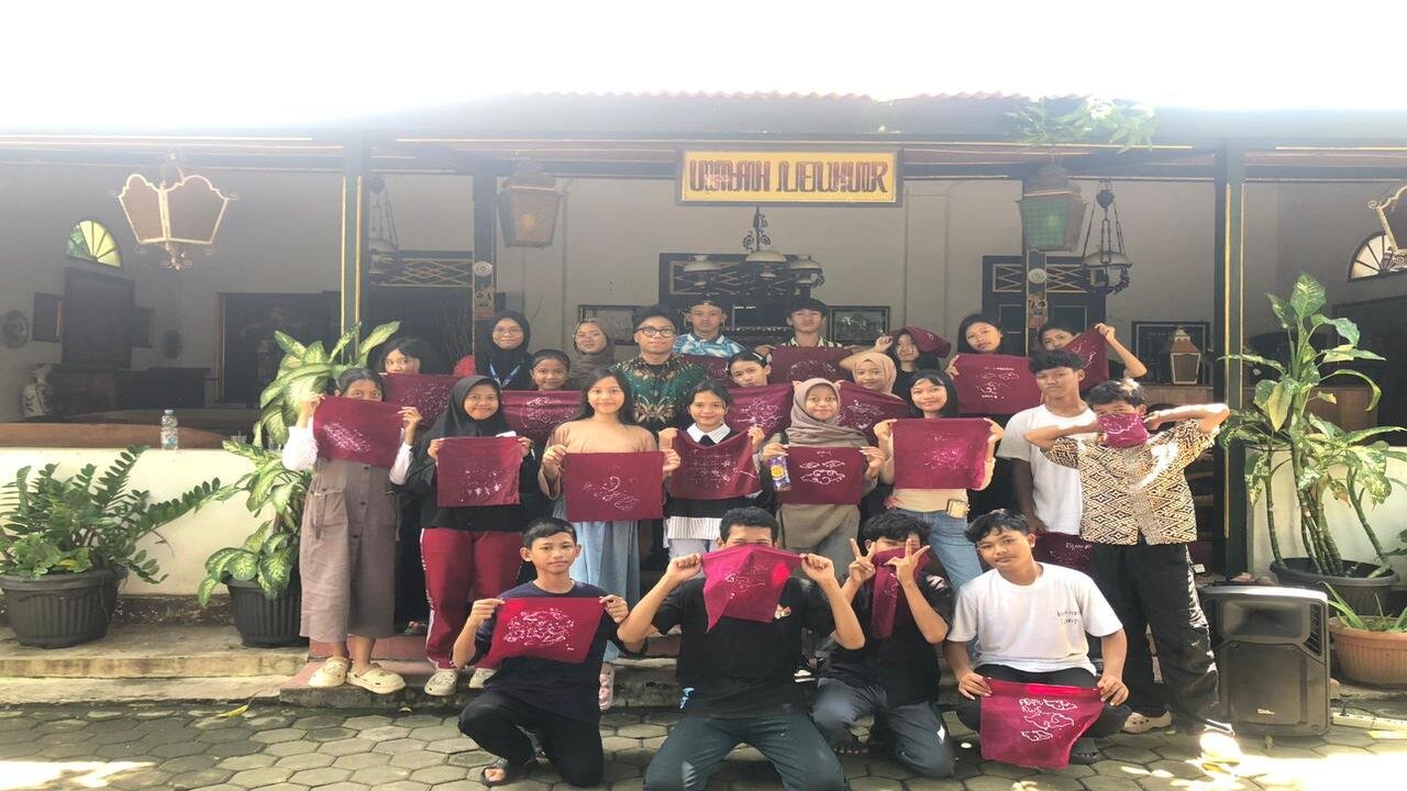 Karang Taruna Pulasaren Gelar Pelatihan Membatik Gratis di Umah Leluhur Keraton Kacirebonan