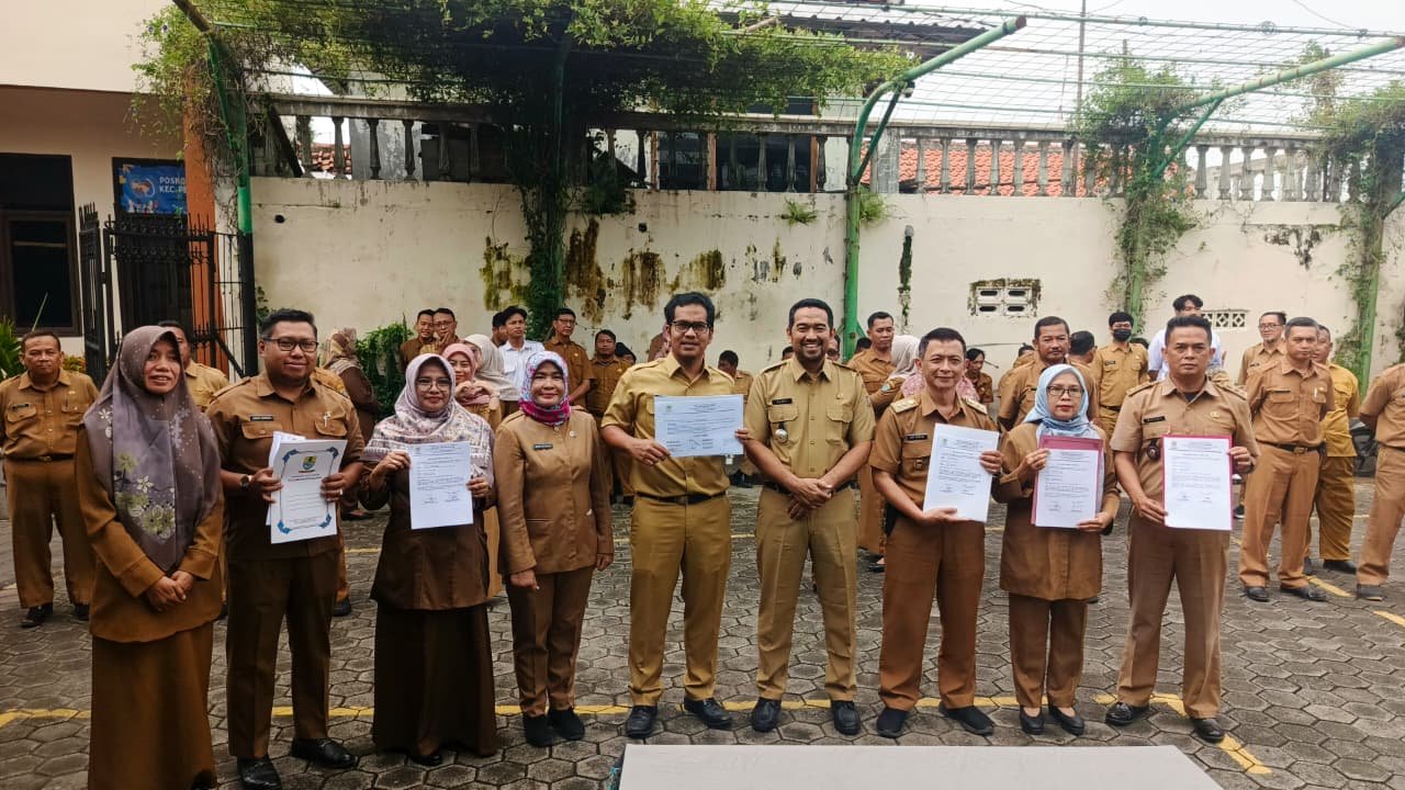 Penandatanganan Perjanjian Kinerja dan Pakta Integritas Kecamatan Pekalipan Tahun 2026