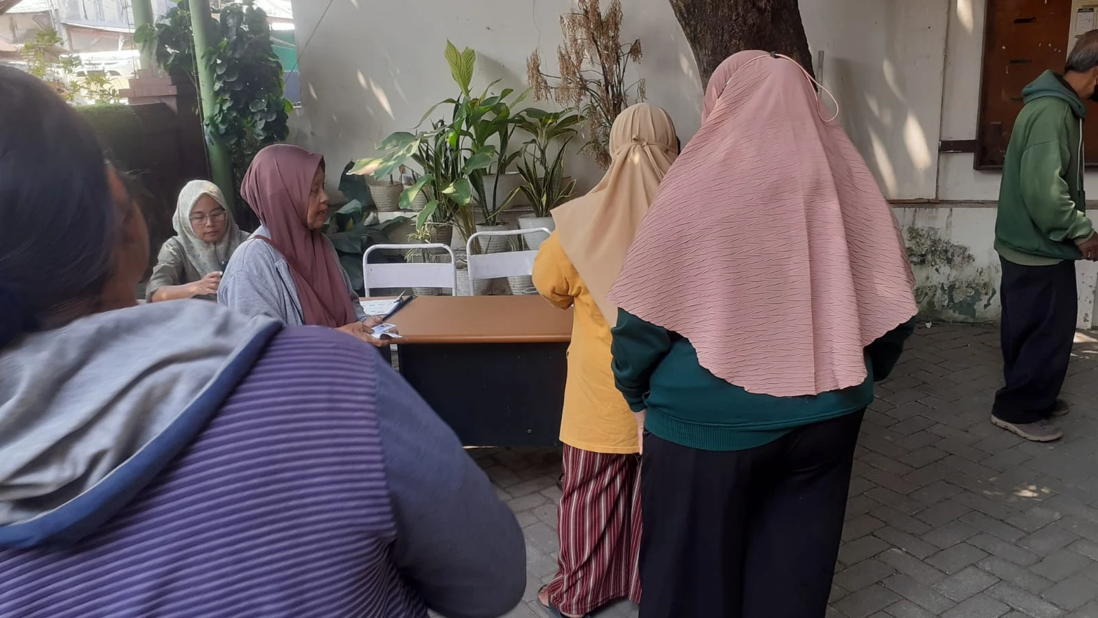 Penyaluran PBP di Kelurahan Pulasaren