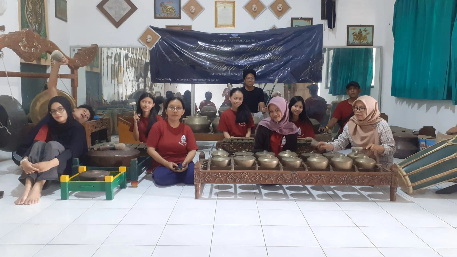 Pelatihan Karawitan di Griya Budaya Mama Ucup Kacirebonan Kelurahan Pulasaren
